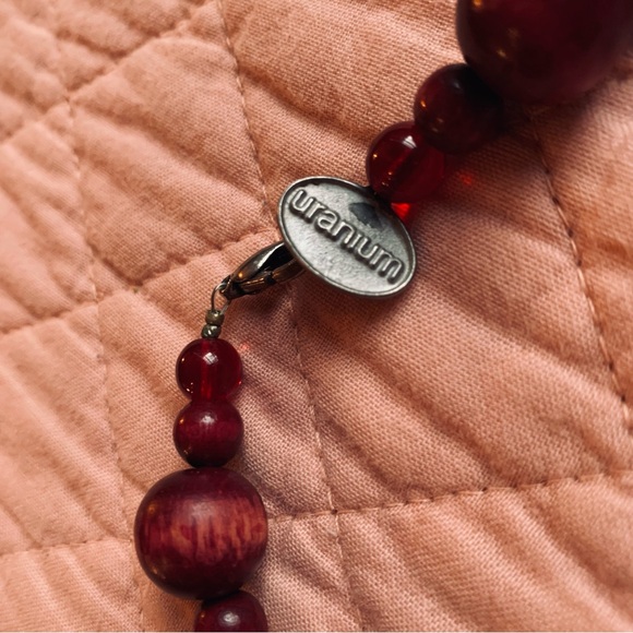 URANIUM strong pink short necklace - Picture 5 of 9